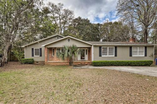 Mt Pleasant House With Screened Patio And Pool Table!