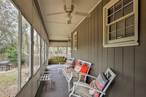 Mt Pleasant House With Screened Patio And Pool Table!