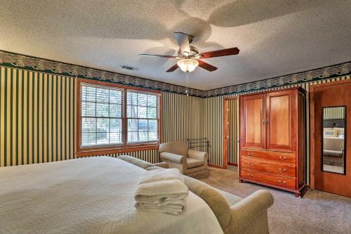 Mt Pleasant House With Screened Patio And Pool Table!