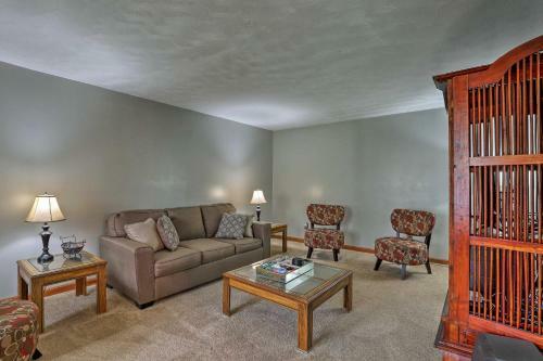Mt Pleasant House With Screened Patio And Pool Table!