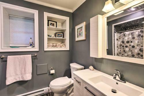 Bright Narragansett Beach Home With Deck And Yard