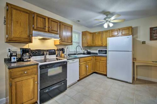 Apartamento Pet-friendly Home Short Walk To Scenic Overlook!