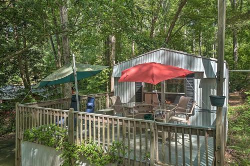 Lovely Lakefront Home With Deck, Kayak Available