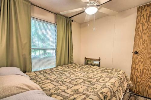 Lovely Lakefront Home With Deck, Kayak Available