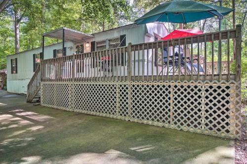 Lovely Lakefront Home With Deck, Kayak Available