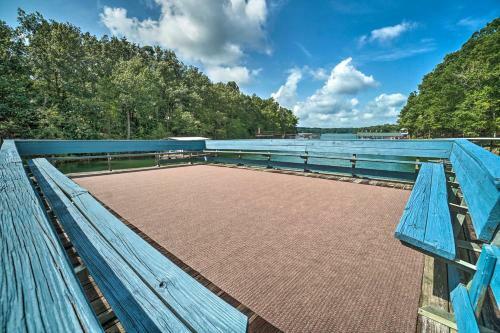 Lovely Lakefront Home With Deck, Kayak Available