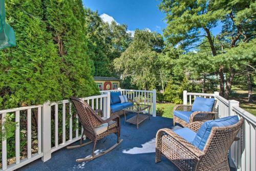 Ideal Narragansett Location Furnished Deck!