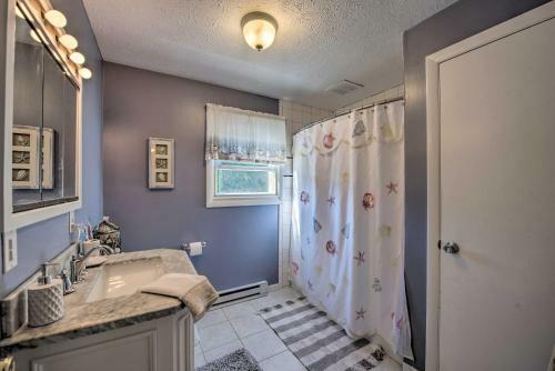 Ideal Narragansett Location Furnished Deck!