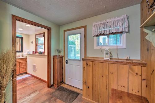 Ideal Narragansett Location Furnished Deck!