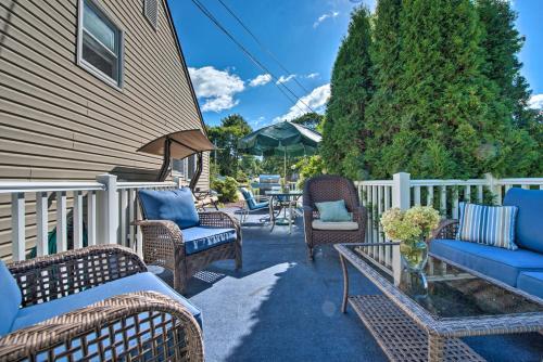 Ideal Narragansett Location Furnished Deck!