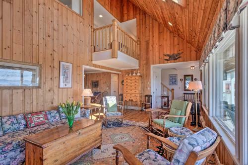 Beach Home With Deck And Views 1 Block To Ocean!
