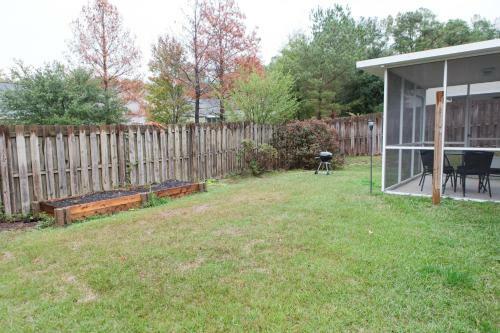 Manicured Neighborhood Comfort