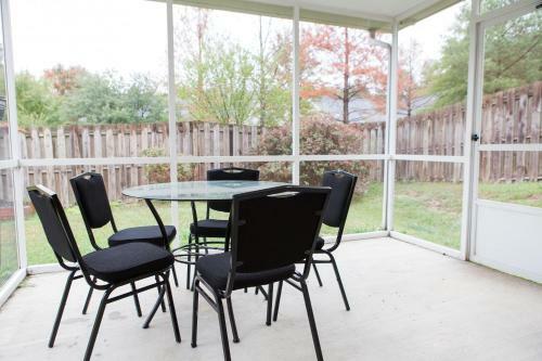 Manicured Neighborhood Comfort