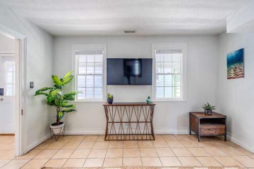 Charleston Style Home - Great Location!