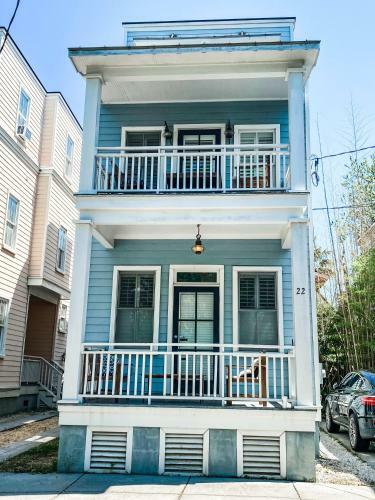Entire 3bd/2.5ba Luxury Home 2 Blocks From King St