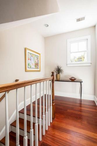 3bd/ 2.5ba Luxury Home Two Blocks To Upper King