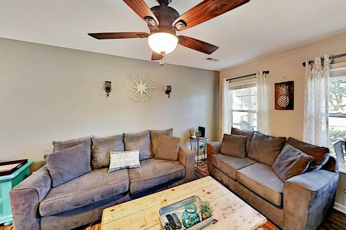 Charming Home In Oakland - Fire Pit & 6 Smart Tvs Home