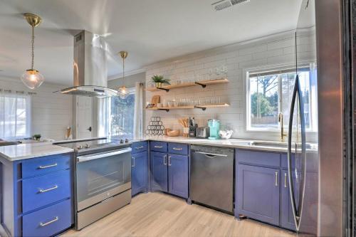 Chic Charleston Home Half Mi To Park Circle!