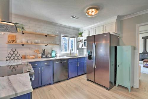 Chic Charleston Home Half Mi To Park Circle!
