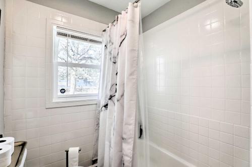 Chic Charleston Home Half Mi To Park Circle!