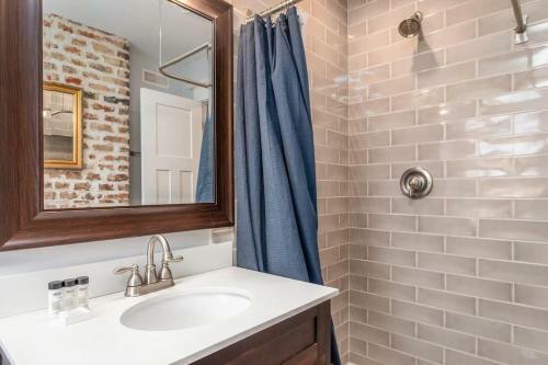 The Dewberry Suite At Morrison Manor