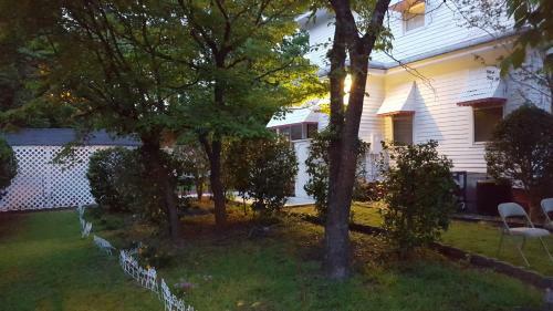 Ambrias Garden Manor B&B