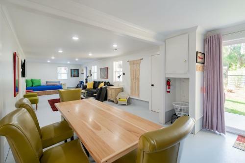 New Listing Completely Renovated Laid Back Casual Beach Bungalow