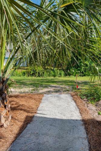New Listing Completely Renovated Laid Back Casual Beach Bungalow