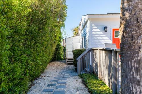 1684 E Ashley - Sol Searcher - 2 Bedrooms