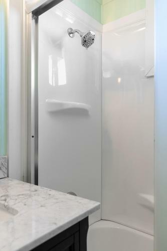 1684 E Ashley - Sol Searcher - 2 Bedrooms