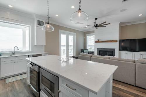 207 E Arctic - Seahorsing Around - Oceanfront - 3 Bedrooms