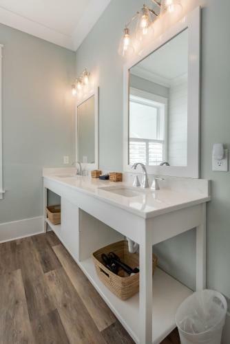 207 E Arctic - Seahorsing Around - Oceanfront - 3 Bedrooms