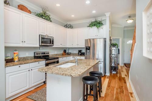 84 Waters Edge - Riverview Townhouse - Pool