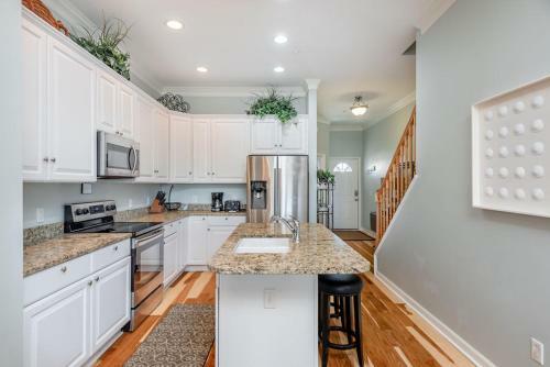 84 Waters Edge - Riverview Townhouse - Pool
