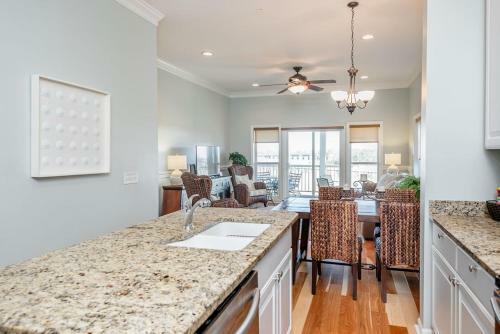84 Waters Edge - Riverview Townhouse - Pool
