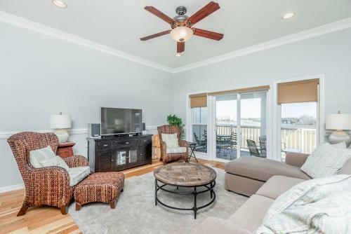 84 Waters Edge - Riverview Townhouse - Pool