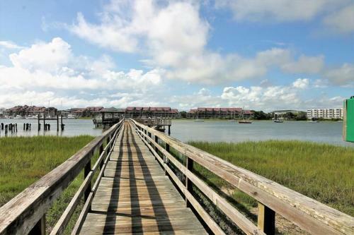 84 Waters Edge - Riverview Townhouse - Pool