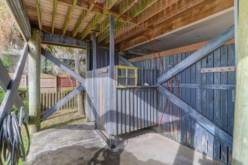 513 East Arctic
