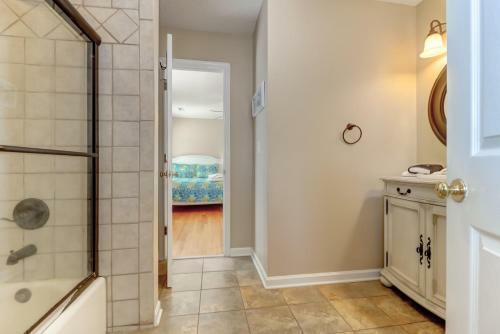225 East Arctic