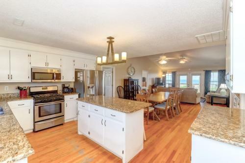 225 East Arctic