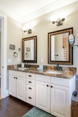 114 W Huron - Sand Castle - Saltwater Pool - Heated Upon Request