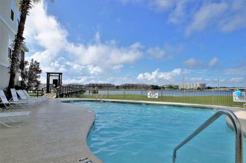 114 W Edge - River Daze - Pool
