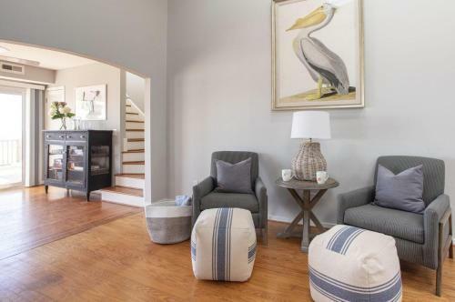 Lighthouse - Beachfront Abode W Pool Table & Ping Pong