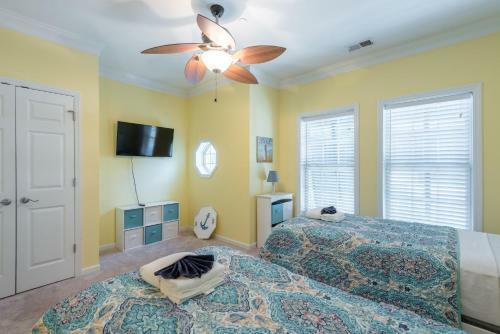 103 Waters Edge ~ 3bed/3bath Townhouse~ Pool~fishing Dock
