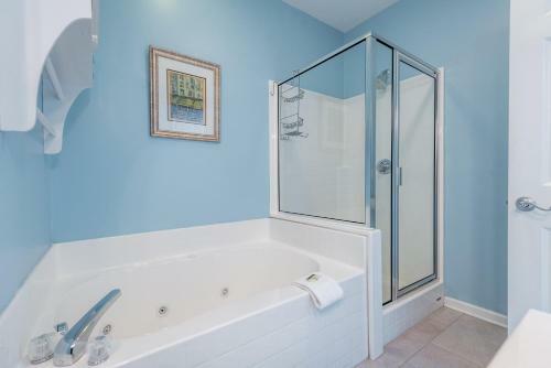 103 Waters Edge ~ 3bed/3bath Townhouse~ Pool~fishing Dock