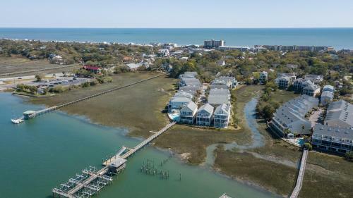103 Waters Edge ~ 3bed/3bath Townhouse~ Pool~fishing Dock