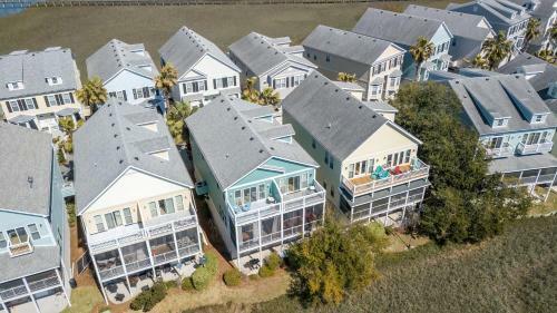 103 Waters Edge ~ 3bed/3bath Townhouse~ Pool~fishing Dock