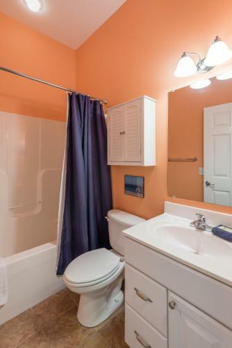 103 Waters Edge ~ 3bed/3bath Townhouse~ Pool~fishing Dock