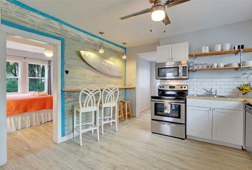 Apartamento New Listing! Boogie Down & Surf?s Up: 2-unit Home Duplex