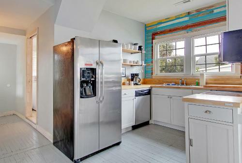 Apartamento New Listing! Boogie Down & Surf?s Up: 2-unit Home Duplex